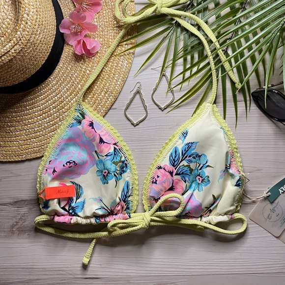 Maaji • Reversible Floral Yellow Sliding Triangle Bikini Top 👙🌴🏄🏼‍♀️ - Picture 6 of 9